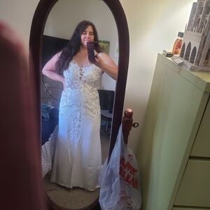 Elegant White Lace Wedding Dress